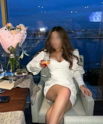 Проведу с тобой незабываемое время, наполненное страстью и наслаждением. 🌹 Умею создавать атмосферу уюта и комфорта, чтобы ты почувствовал себя по-настоящему желанным и особенным. 💋 Мои услуги включают классический секс, оральные ласки, массаж и многое другое. 🌈 Возможности для воплощения твоих фантазий безграничны! 💦 Люблю экспериментировать и открыта для новых идей. Отзывы о моих услугах всегда положительные и говорят о моей искренности и профессионализме. Имею привлекательный внешний вид и обворожительные формы, которые ты сможешь оценить на моих фото. 📸 Жду встречи в Москве, чтобы воплотить твои самые сокровенные фантазии в реальность. 🌃 Обещаю, ты не пожалеешь 😉. Аделина